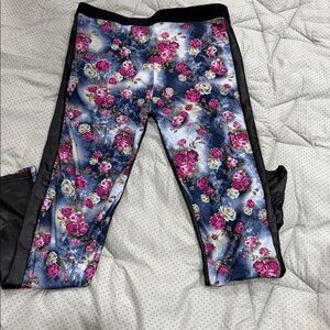 Floral  Leggings size small medium